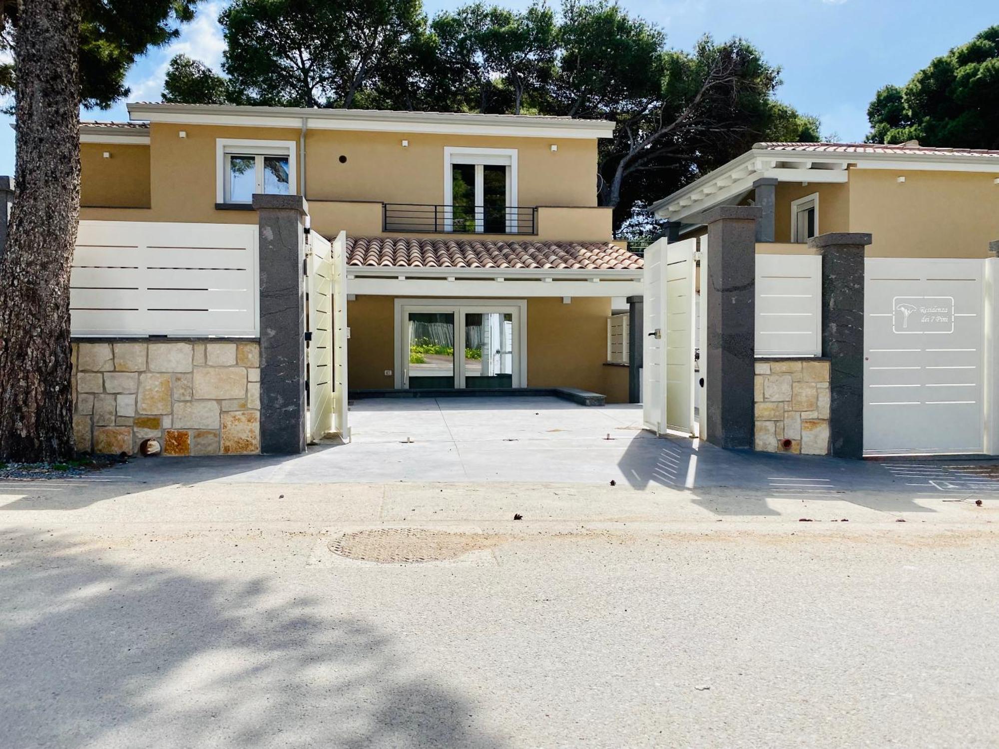 דירות פורטו פינו Nuova Residenza Dei 7 Pini A Pochi Passi Dal Mare מראה חיצוני תמונה